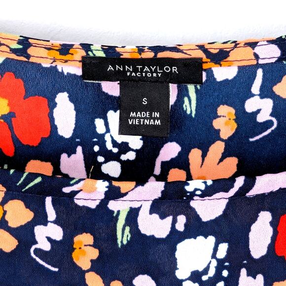 Ann Taylor Off Shoulder Flutter Short Sleeve Top in Navy Red Floral Print, Small - Picture 7 of 9
